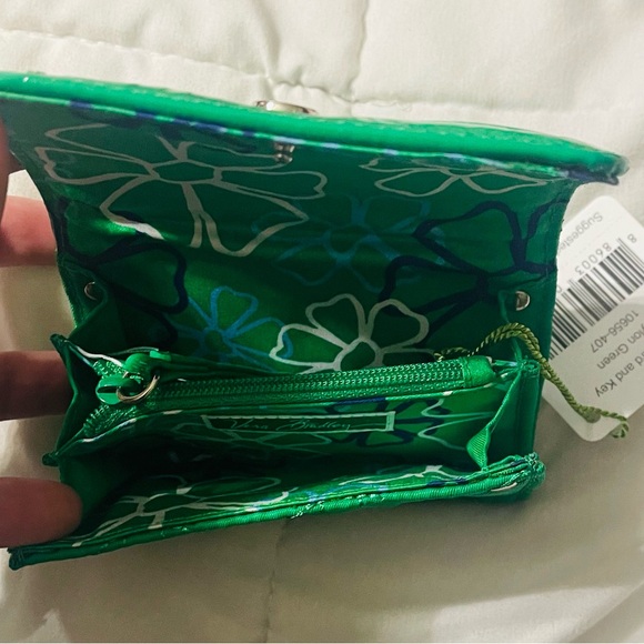 Vera Bradley Plaza Card and Key Wallet Green NWT - Picture 3 of 3